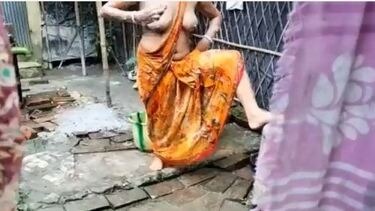 गोरे मम्मे वाली सेक्सी पड़ोसन