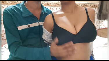 कोमल स्तन वाली खूबसूरत पड़ोसन की चुदाई