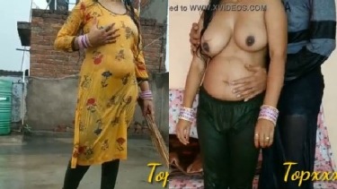 बारिश में भीगी सेक्सी पड़ोसन के बड़े बूब्स