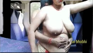 ट्रैन में काजोल भाभी की चुदाई