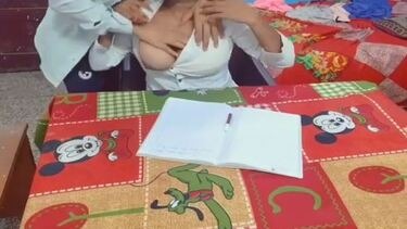 कॉलेज बॉय ने किया मैडम को खुश