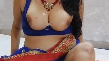 दूध से भरे साली के गोरे मम्मे